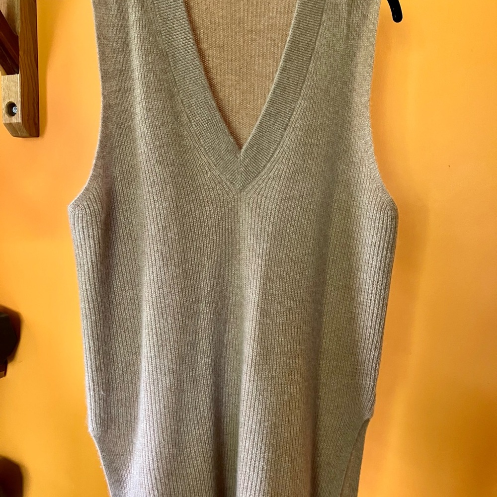 Skull Cashmere Sleeveless Knit Sweater